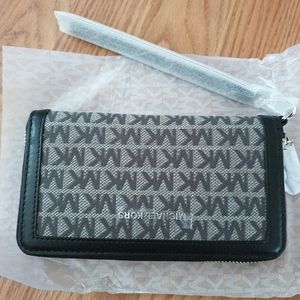MICHAEL Michael Kors

Jacquard Signature Double-Zi